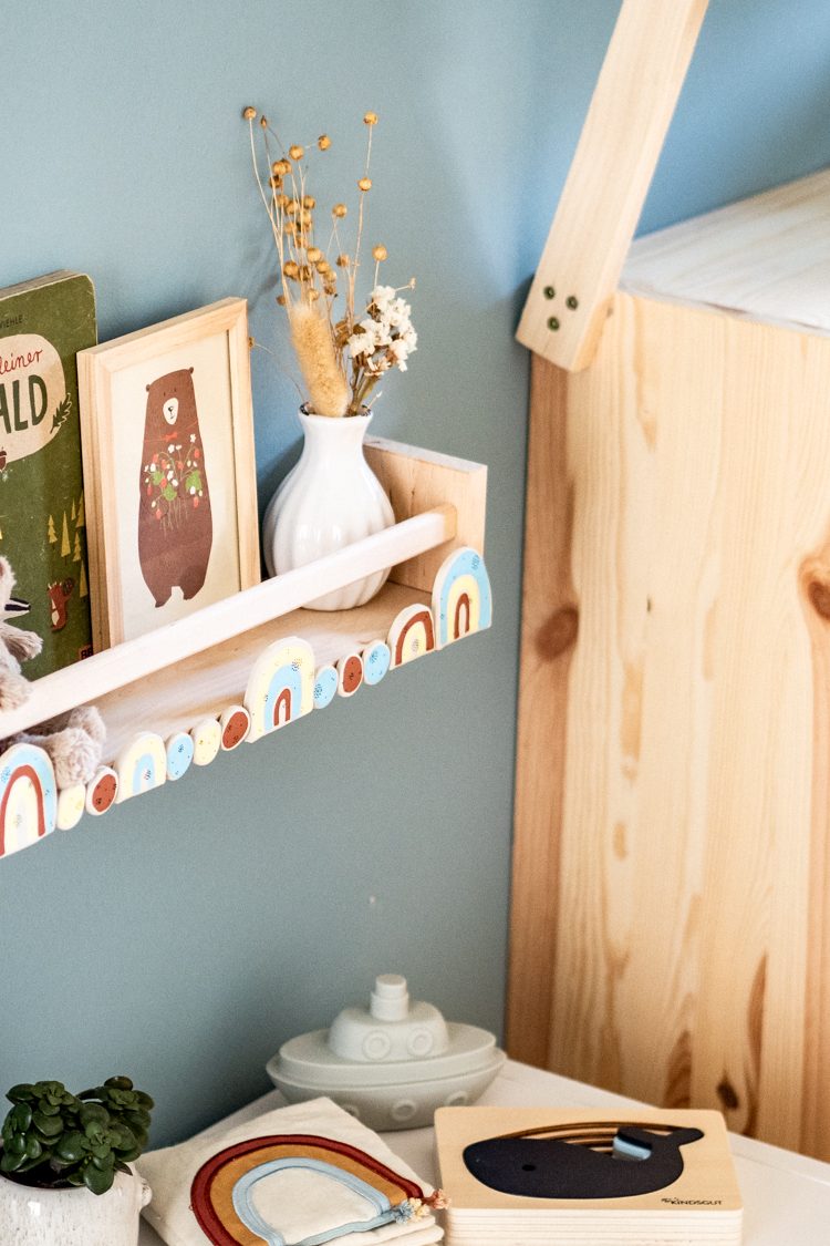 DIY Wandregal für das Kinderzimmer mit PILOT #IKEAHACK