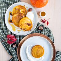 Einfache <mark>Kürbis-Pancakes</mark> mit Pumpkin Spice für Familien